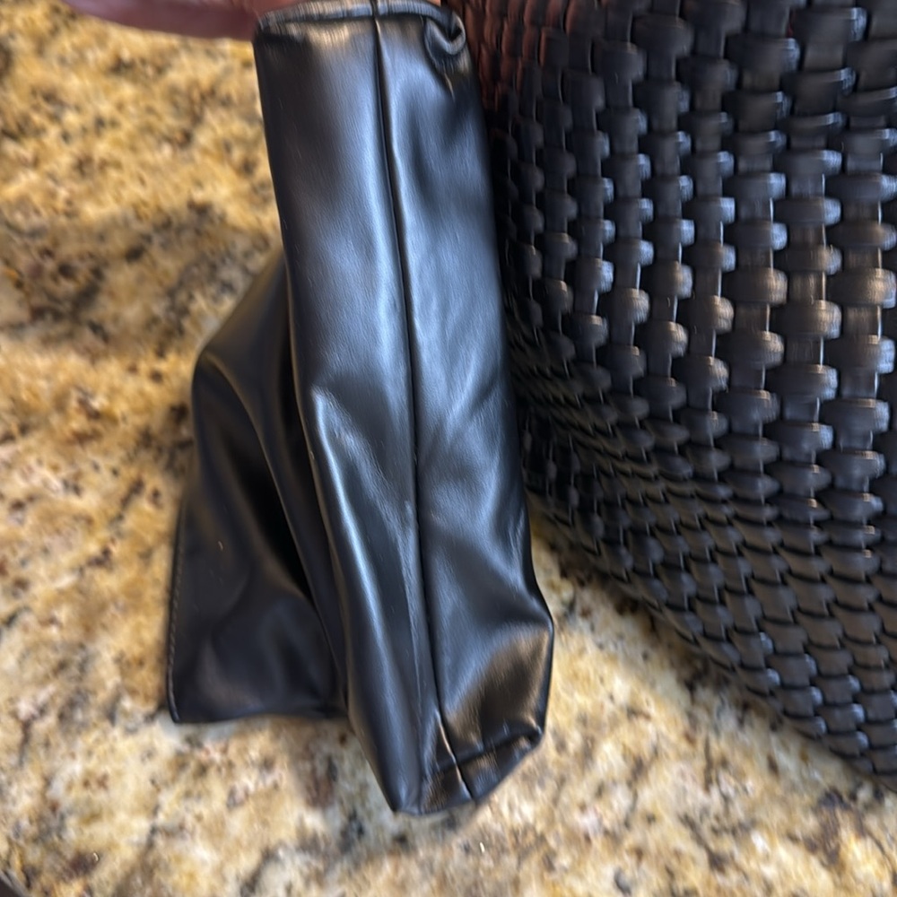 Bindya Black Woven Tote Bag with Pouch - Picture 4 of 10